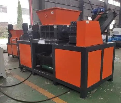 Maschine zur Zerkleinerung von Industrieabfällen aus Kunststoff