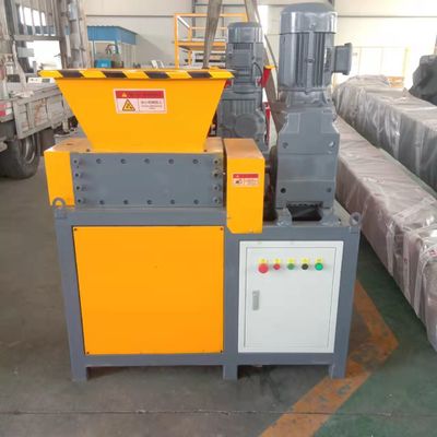 110-130 kg/h Kautschukbruchmaschine Holzpalettenreifenrecycling Schreddermaschine