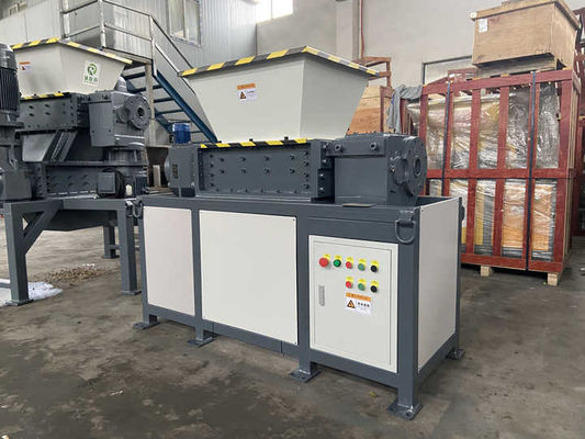 Automatische Holzpalettenspalter Twin Shaft Industrieholzschredder Maschine