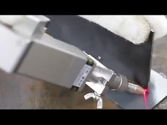 Luftkühlung Industrielle Laserreinigungsmaschine für kleine Brennpunktdurchmesser 0,2-2 mm